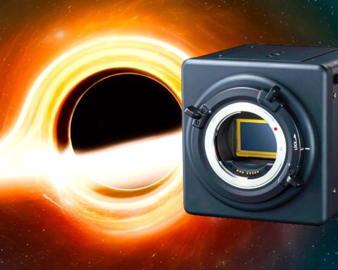 Canon Full-Frame Multipurpose Camera Assists in Black Holes Research