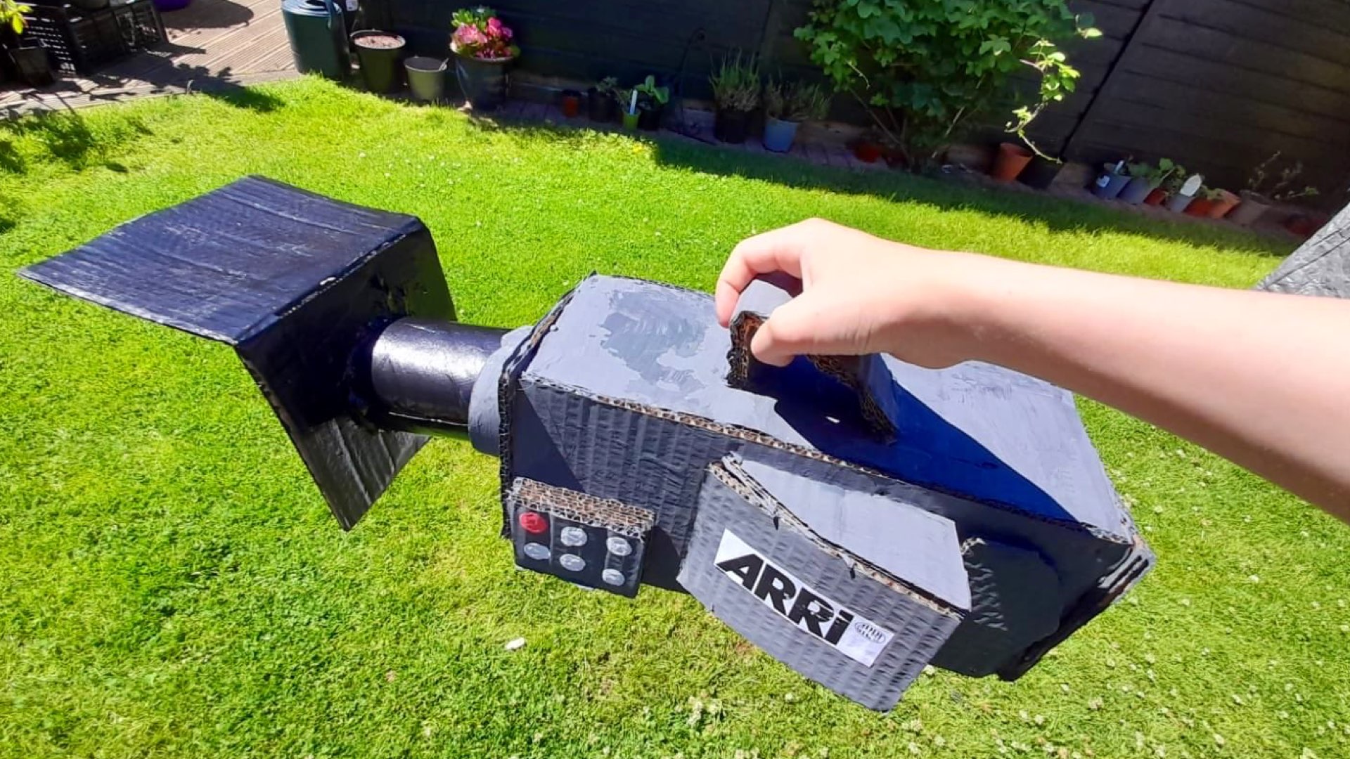 ARRI ALEXA Made of Cardboard: Built by an 11-Year-Old Filmmaker
