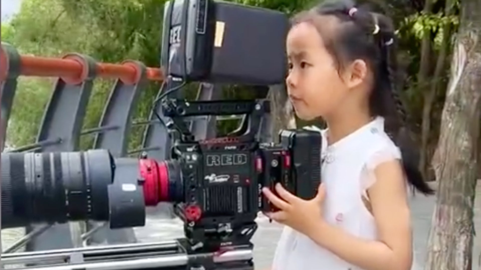 Cinematographer’s Five Years Old Daughter Used V-Raptor for her Kindergarten Assignment