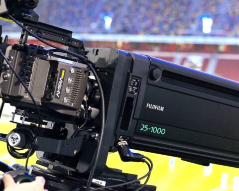 ARRI Amira and FUJINON Duvo 25-1000 to Broadcast Football Games